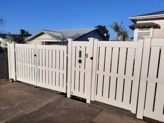 Devon semi-privacy PVC fence, available in 1200mm or 1830mm high x 2400mm wide panels. Semi-privacy design detail. Durable, low-maintenance, withstands New Zealand’s extreme weather conditions, and can be stepped or sloped.