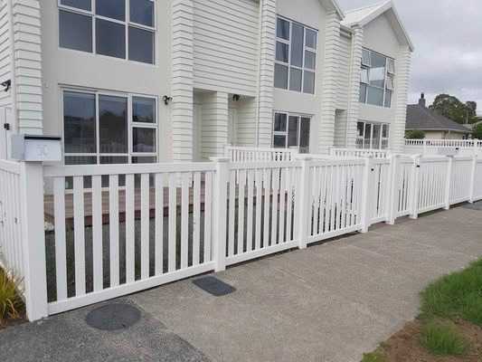 MED PVC pool fencing, 1200mm high x 2400mm wide panels. Versatile design suitable as perimeter or pool fence. When used for pools, complies with New Zealand pool regulations with compliant gate options. Side profile view.