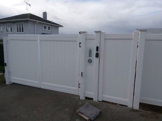 Metro PVC full privacy fence in white or grey, 1830mm high x 2400mm wide panel, durable and low-maintenance. Installed with landscaping, suitable for New Zealand conditions, can be stepped or sloped.
