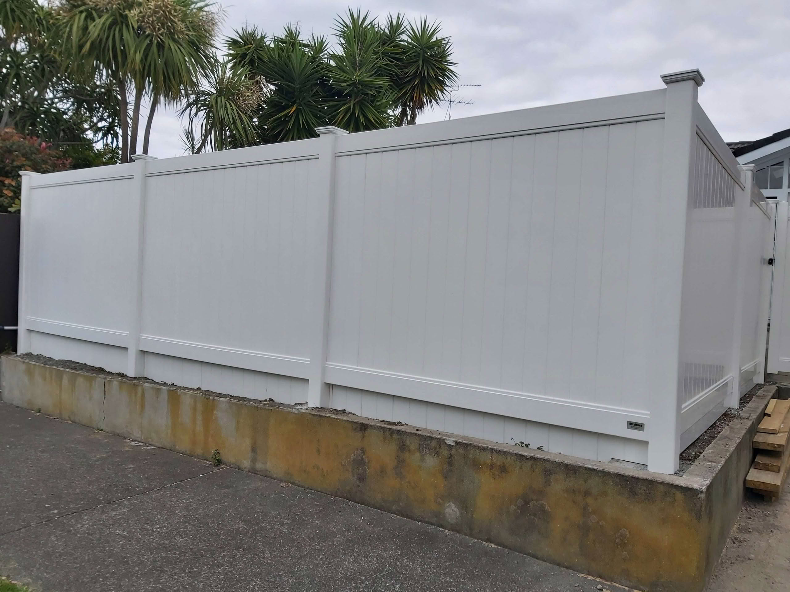 epsom-pvc-privacy-fence-trellis-nz-angled